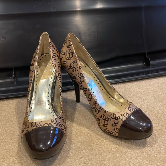 BCBG heels - Picture 1 of 4